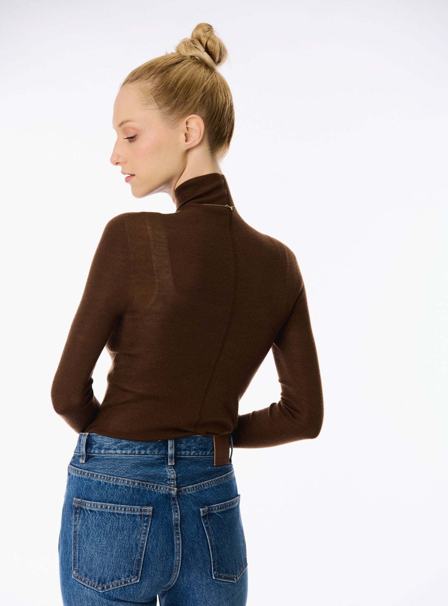 ROSE seamless turtleneck 120'S wool sweater (Brown) - STELLAM